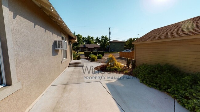 Building Photo - 207 N Spokane St