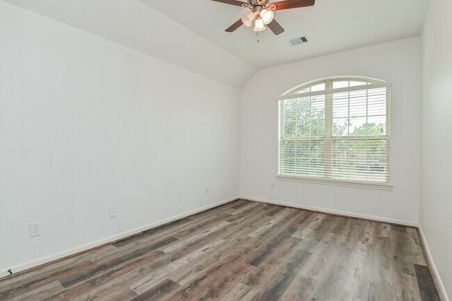 Building Photo - 6026 Baileys Run Ln