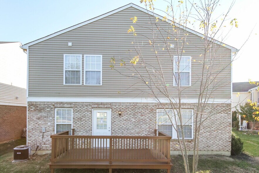 Building Photo - 738 Rosea Ct