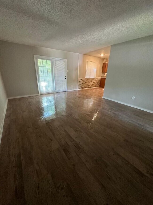 Building Photo - 6840 Margaret Dr