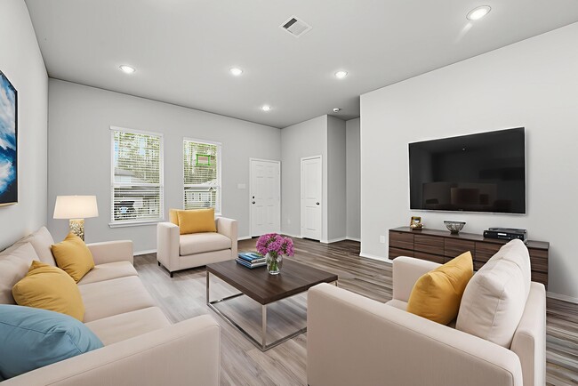 Building Photo - 15618 Sycamore Dr