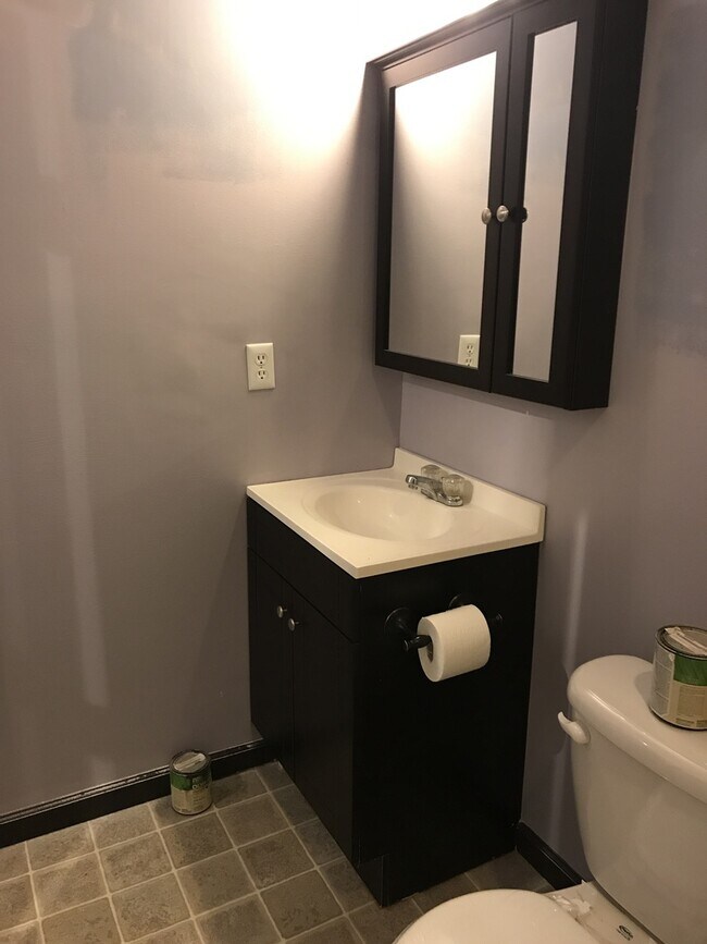 Building Photo - Charming 2 Bedroom/1.5 Bathroom Townhome in Remington, MD!