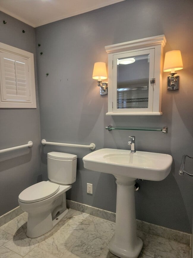 Building Photo - Charming 2-Bed, 2-Bath with Modern Touches...