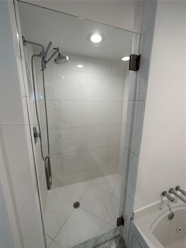 Building Photo - 500 Brickell Ave