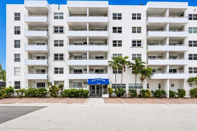 Building Photo - 2900 Banyan St