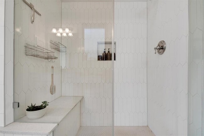 Building Photo - 104 Pin Cherry Pass