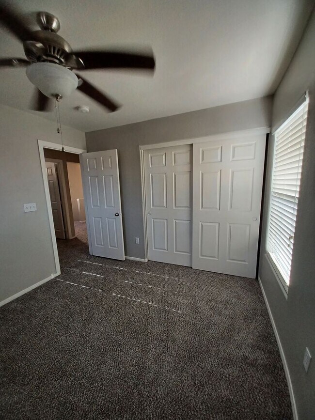 Building Photo - Spacious Tri-Level Home with 4 Bedrooms & ...