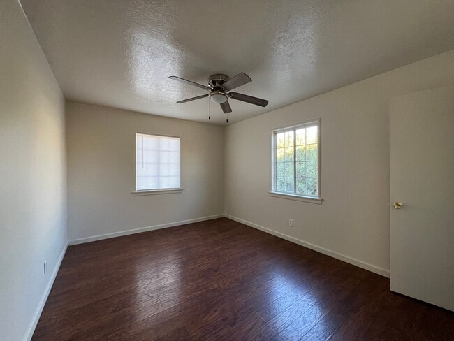 Building Photo - 3 Bedroom 1 Bathroom House with Huge Fenced Yard Near Schools, Park & Community Pool