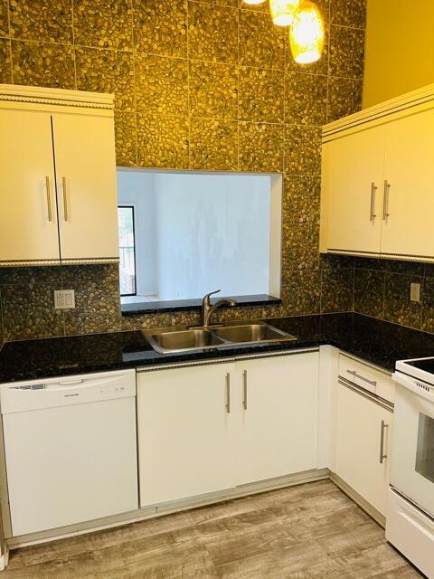 Building Photo - 3386 Lucerne Park Dr