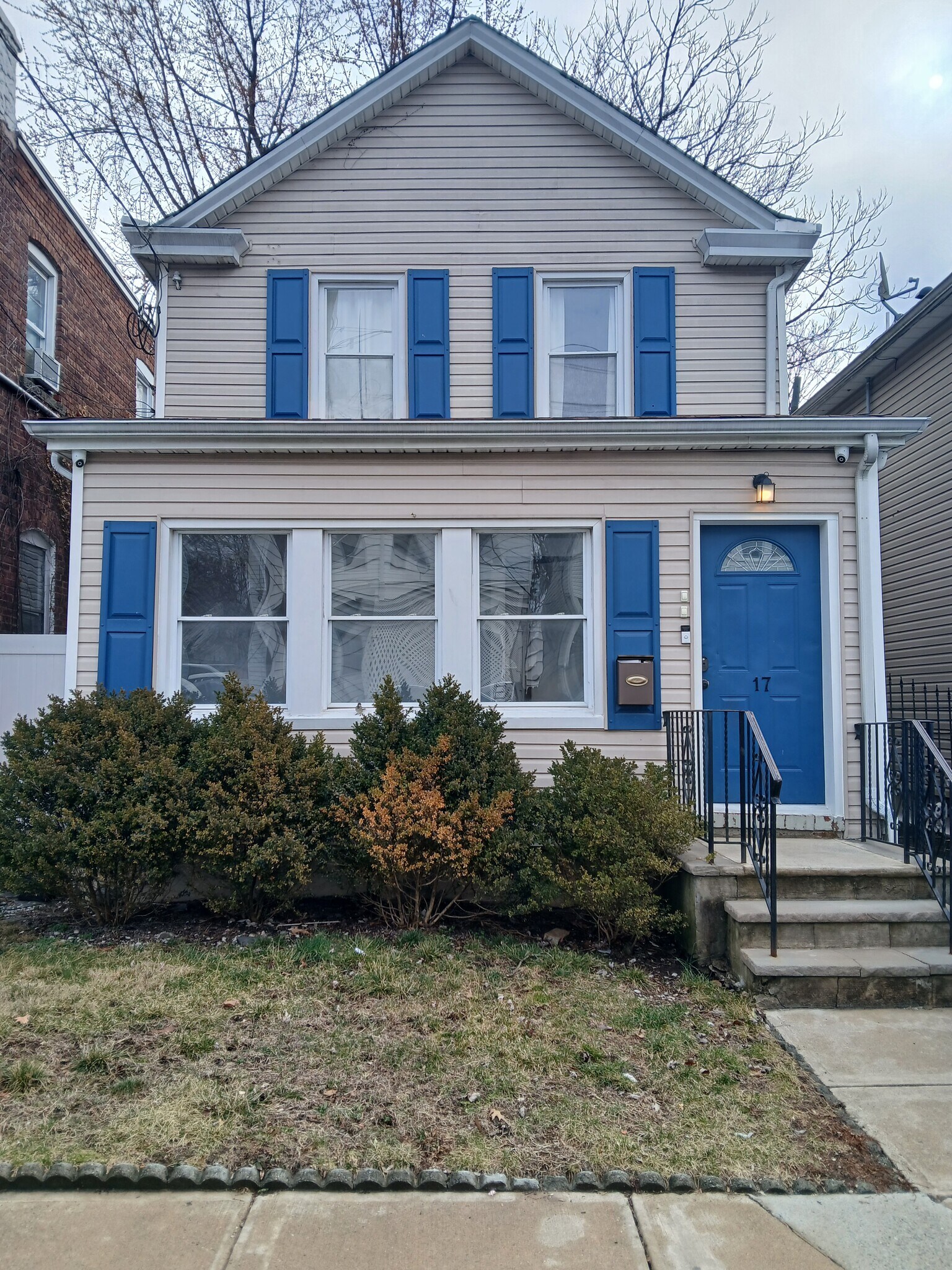 Front of House - 17 Thomas St