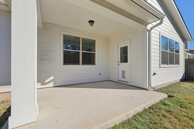 Building Photo - 308 Castlefields St