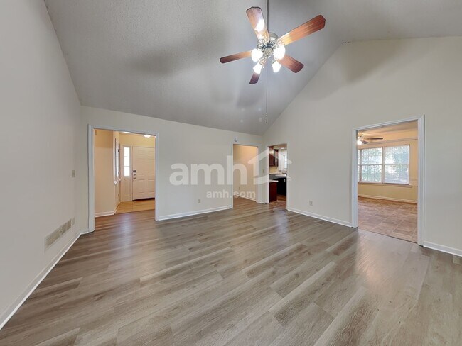 Building Photo - 401 Streamview Ln