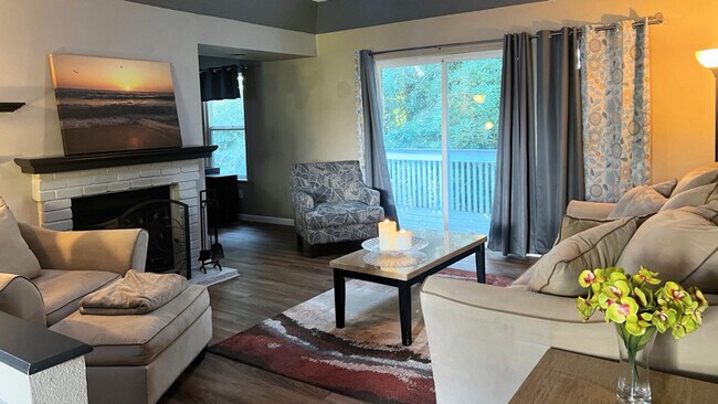 Building Photo - 723 N 8th St