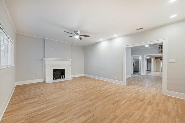Building Photo - 2511 San Gabriel St