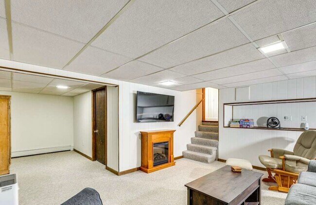 Building Photo - 10 Lanyard Ln