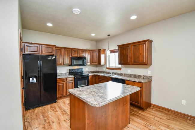 Building Photo - 8413 W 53rd St