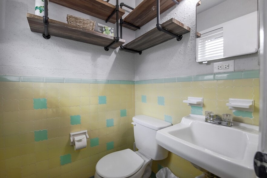 Building Photo - 6004 Libyan Dr