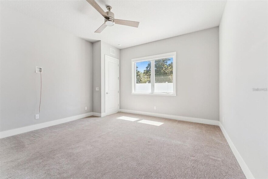 Building Photo - 7760 Sandy Ridge Dr