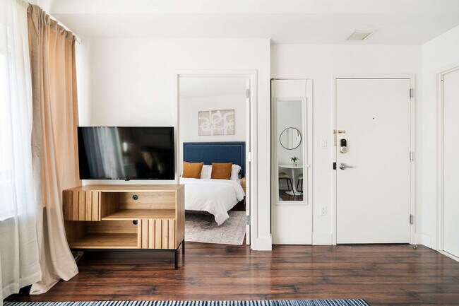 Building Photo - 811 9th Ave