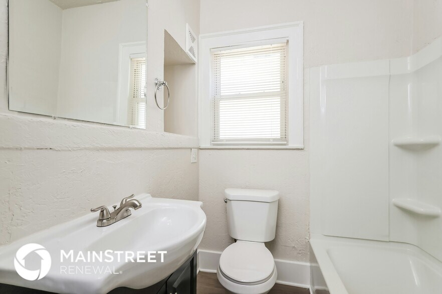Building Photo - 110 S 41st St
