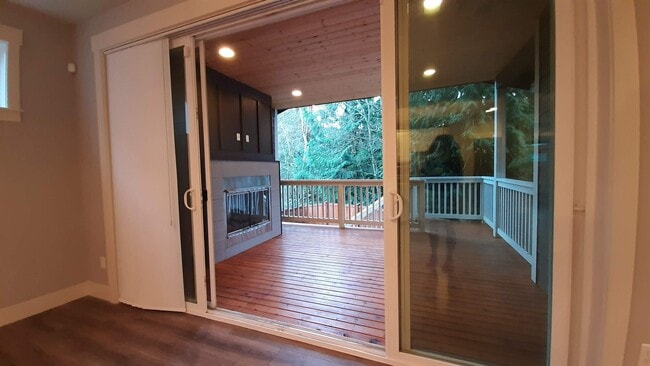 Building Photo - Magnificent Gig Harbor 4 Bed Home For Rent