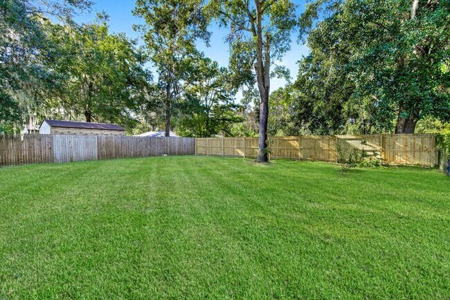 Building Photo - 2126 Center Way