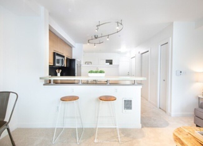 Building Photo - Capitol Hill - Braeburn open 1 Bedroom / 1...