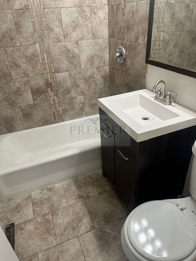 Building Photo - 8205 E 53rd KC MO -3 bed / 1 full bathroom...