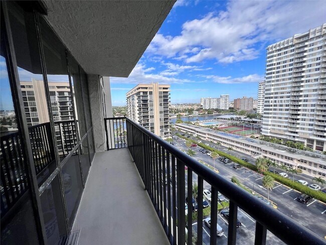 Building Photo - 2049 S Ocean Dr