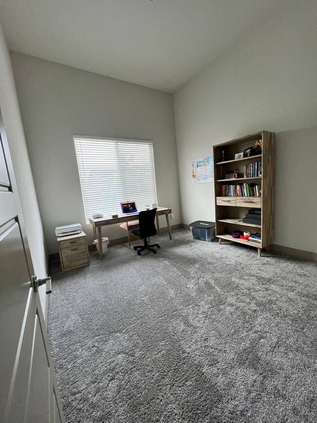 Building Photo - 2474 Bastidas Dr