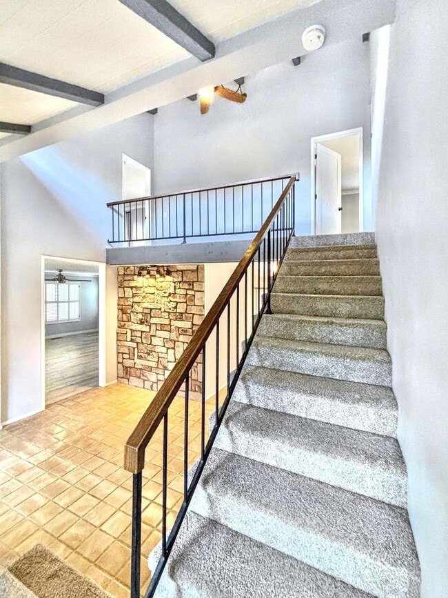 Building Photo - 3 Bed & 2.5 Bath House in Fallbrook, CA / ...