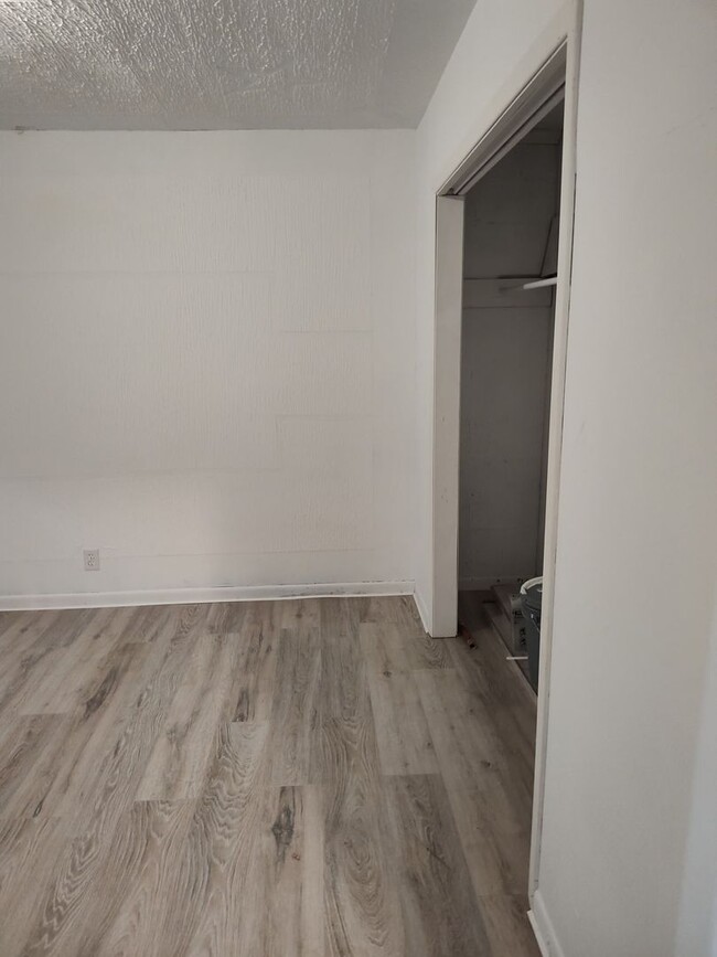 Building Photo - 2 bedroom 1 bath apartment Maryville ( Blo...