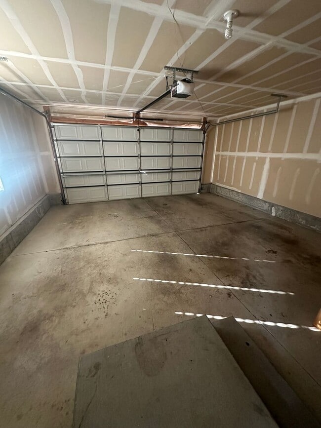 Building Photo - BEAUIFUL HOME!!!