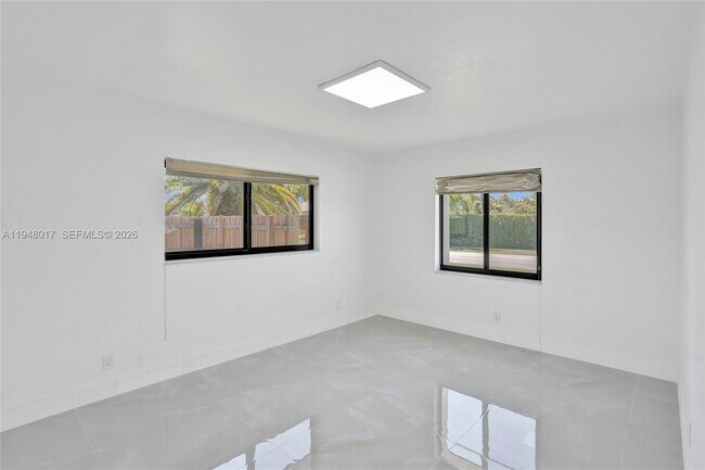 Building Photo - 16653 Golfview Dr