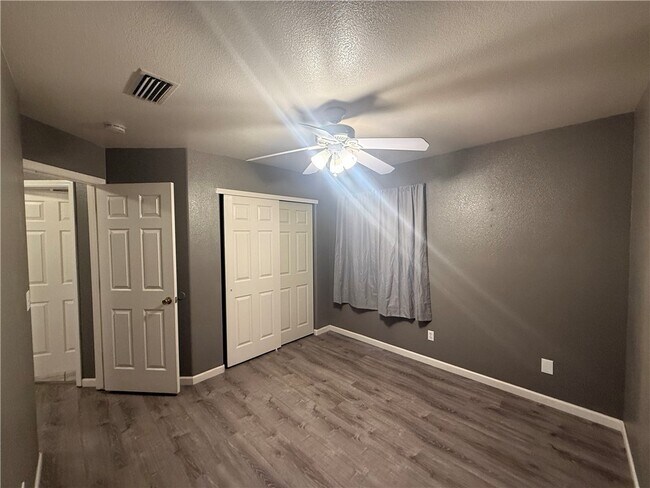 Building Photo - 2844 Lovin Ave