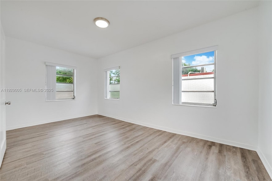 Building Photo - 1736 SW 9th St