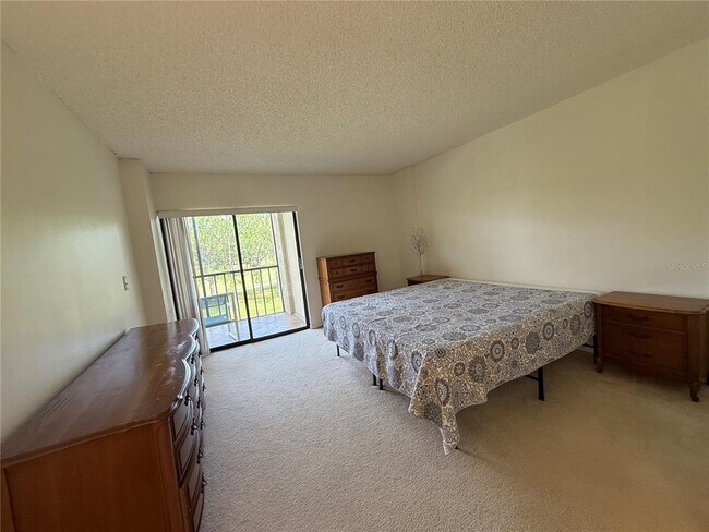 Building Photo - 2700 Cove Cay Dr