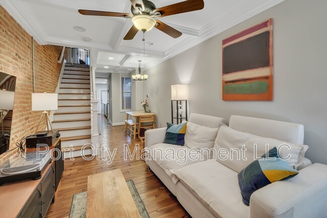 Building Photo - 504 S Milton Ave