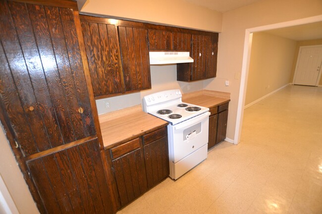 Building Photo - 2 bedroom, 2 bath apartments in Sherwood F...