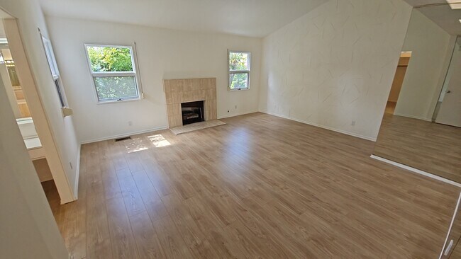Building Photo - 6600 W 83rd St