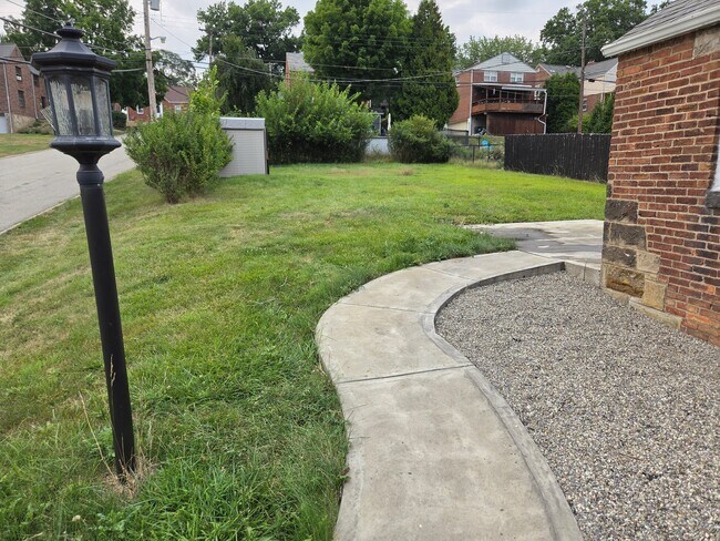 Building Photo - 5272 Fieldcrest Dr