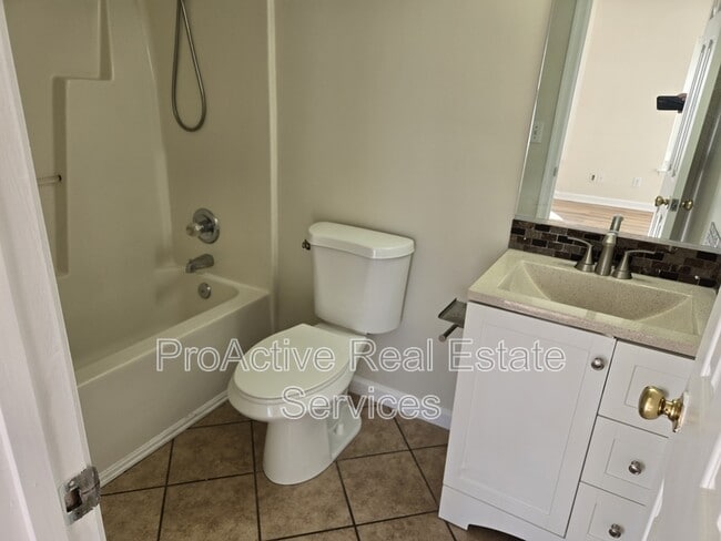 Building Photo - 831 Marshall Ave