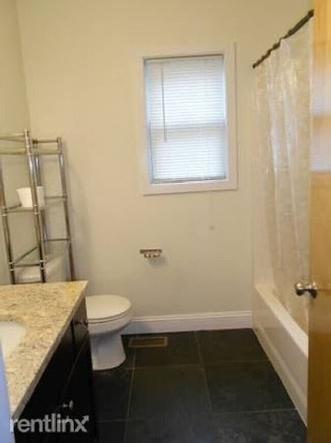 Building Photo - Allston 4 Bed / 2 Bath – Parking Available – A/C & Water Included – 9/1