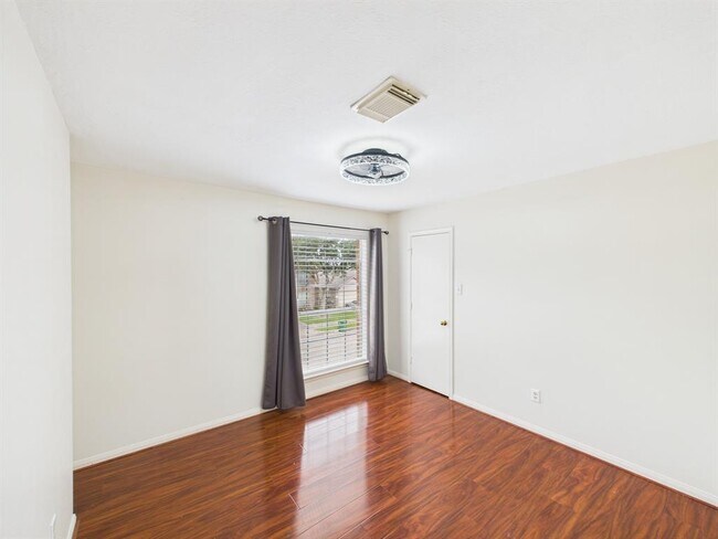 Building Photo - 8827 Aspen Meadow Dr