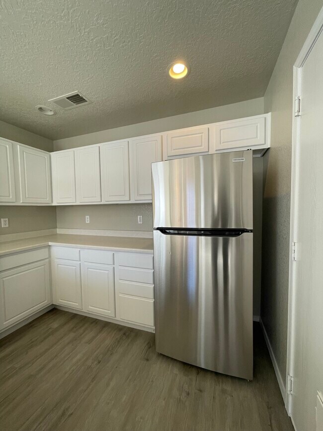 Building Photo - 10716 Habanero Way SE