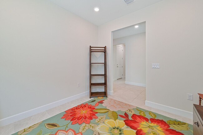 Building Photo - NOW AVAILABLE - 2/2 Plus Den Single Family Home in the Heart of Estero!
