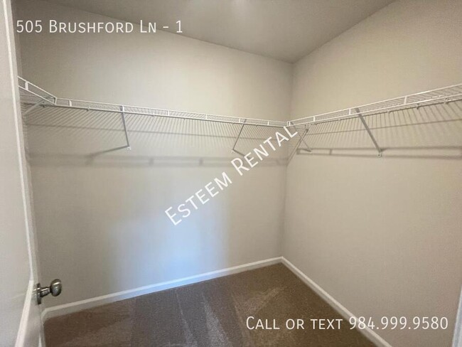 Building Photo - 505 Brushford Ln