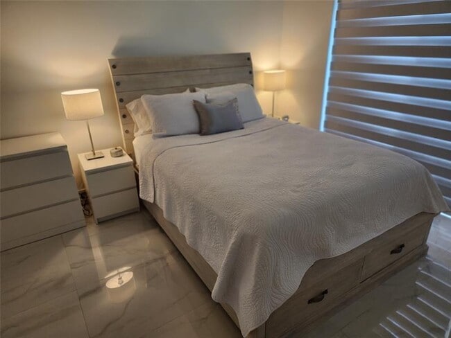 Building Photo - 1303 Seagrape Cir