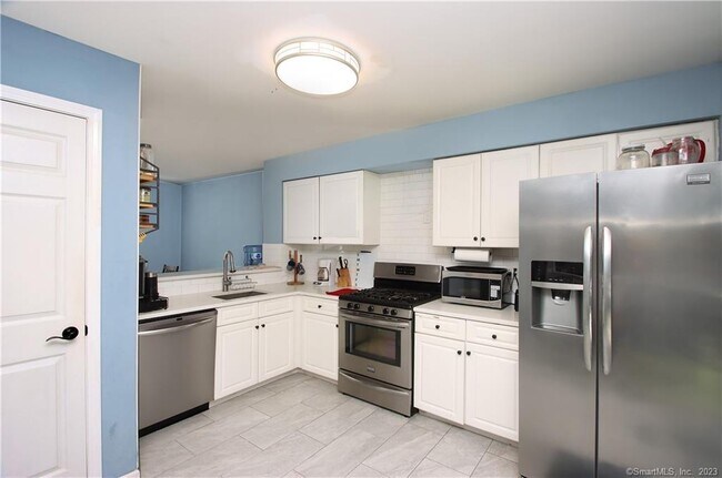 Building Photo - 70 Tulip Tree Ct