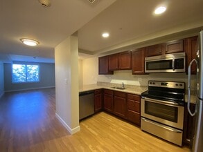 Building Photo - 20 Pond St